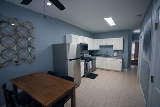 3927 N Whipple St, Unit 2 in Chicago, IL - Building Photo - Building Photo