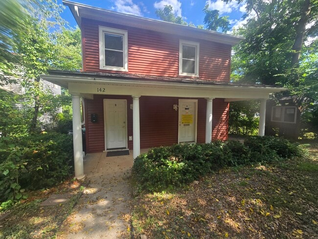 142 Carlton Rd, Unit B