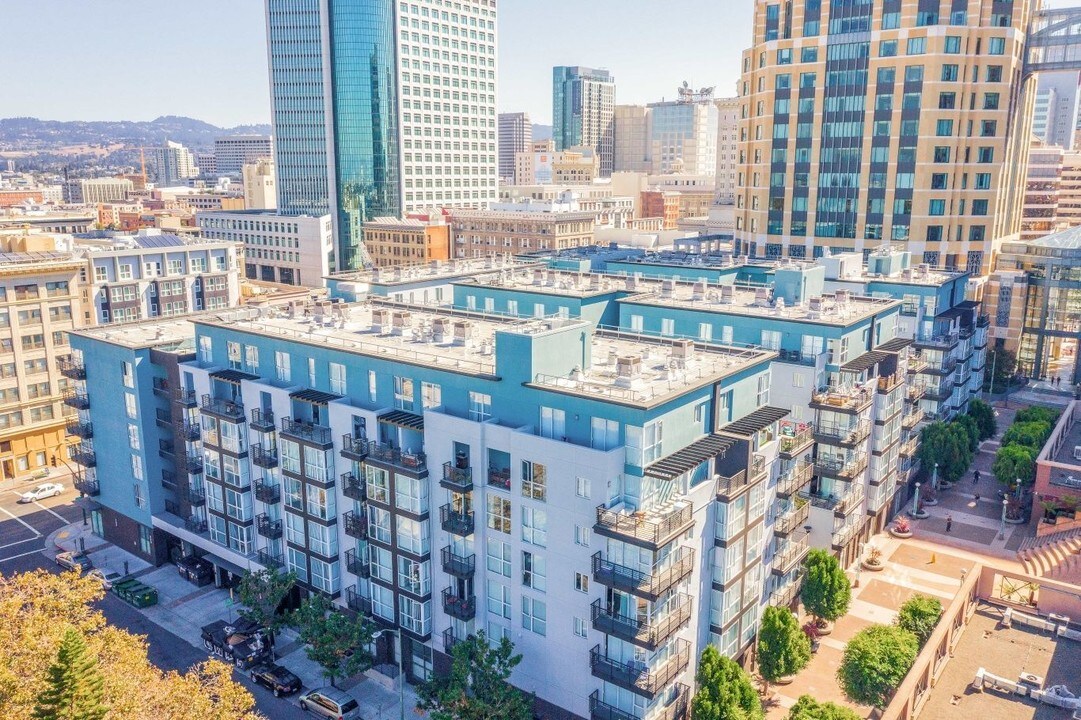 Domain Oakland in Oakland, CA - Building Photo
