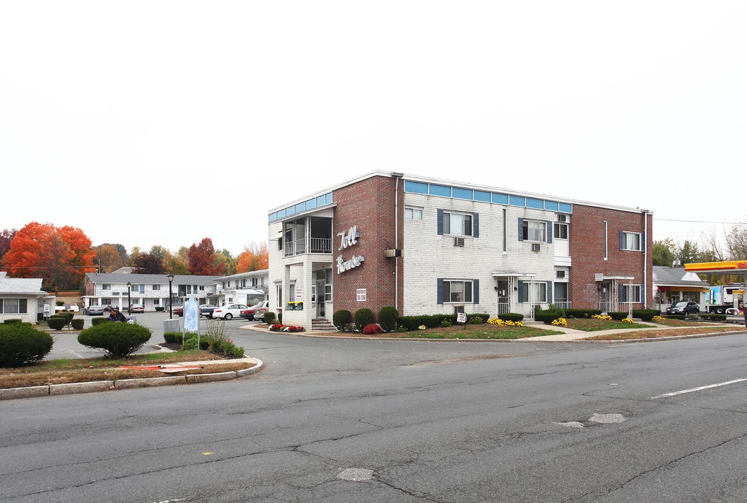 Toll House Apartments in West Springfield, MA - Foto de edificio