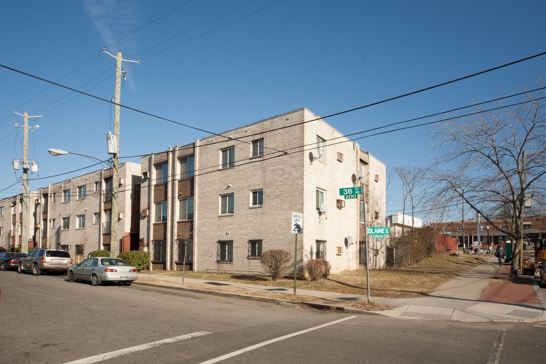 201-225 36th St NE in Washington, DC - Building Photo