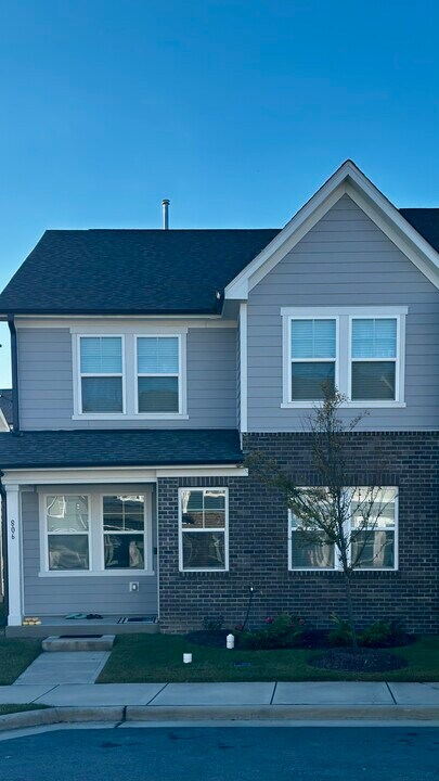 806 Courting St in Apex, NC - Foto de edificio