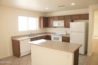 2716 W Allens Peak Dr in San Tan Valley, AZ - Building Photo - Building Photo