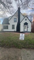 447 Avondale Dr in Danville, VA - Building Photo