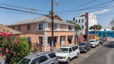 1609 Oak St in Los Angeles, CA - Building Photo - Building Photo