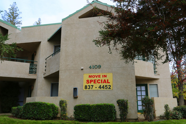 Teal Gardens in Bakersfield, CA - Foto de edificio - Building Photo