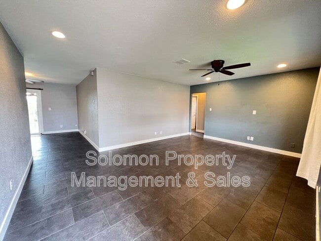 3931 Genine Dr in Oceanside, CA - Building Photo - Building Photo