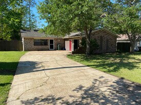73639 Diamondhead Dr N in Diamondhead, MS - Building Photo