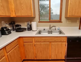 1565 Cedar Crest Dr in Lincoln, NE - Building Photo - Building Photo