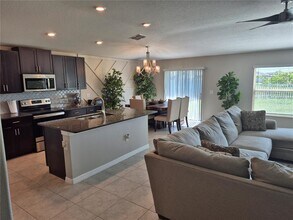 7033 King Crk Dr in Sun City Center, FL - Building Photo - Building Photo
