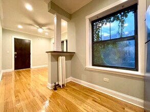1509 W Sherwin Ave in Chicago, IL - Building Photo - Building Photo