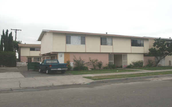 170-174 S Hamlin St in Orange, CA - Building Photo