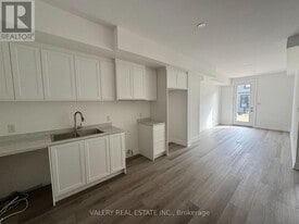 7489 Marvel Dr in Niagara Falls, ON - Building Photo