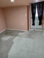 1037 E Philadelphia St, Unit First floor in York, PA - Building Photo