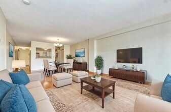 1850 Beacon St, Unit 404 in Brookline, MA - Building Photo - Building Photo