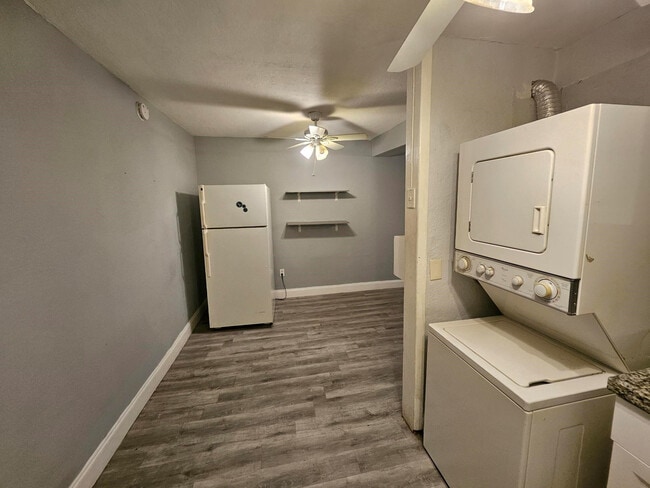 1600 NW 93rd St in Miami, FL - Building Photo - Building Photo