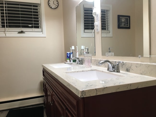 4635 Lake Ave, Unit 4635