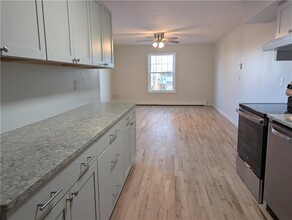 420 Woodward Rd in North Providence, RI - Building Photo - Building Photo