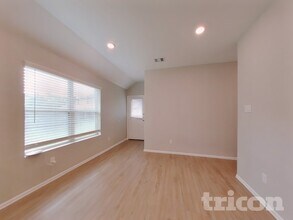 1911 Ballesteros St in Crosby, TX - Building Photo - Building Photo