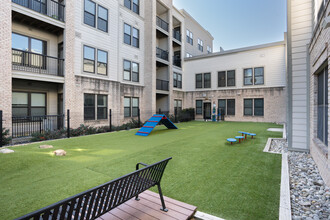 Penrose Apartments in Arlington, VA - Foto de edificio - Building Photo