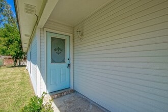 9493 Gene Buckle Ave in Denham Springs, LA - Building Photo - Building Photo