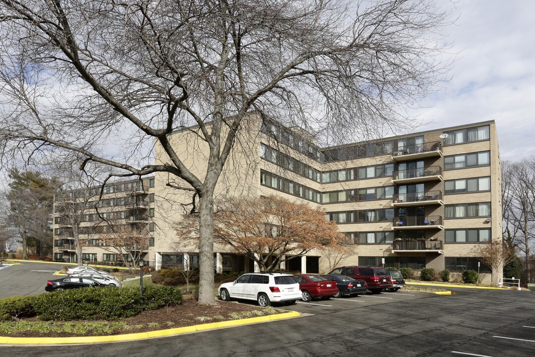 Madison Condominium in Arlington, VA - Building Photo