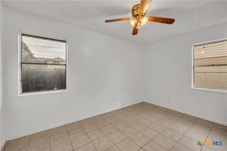 304 Myra Lou Ave in Copperas Cove, TX - Foto de edificio - Building Photo