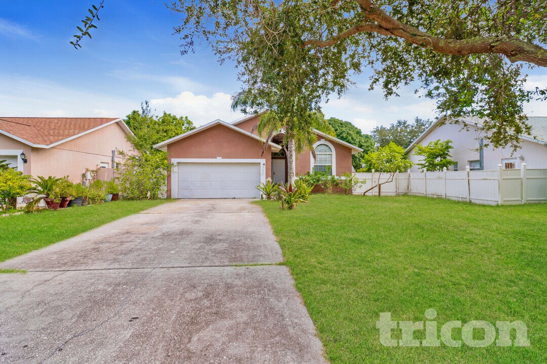 7021 76th St N in Pinellas Park, FL - Foto de edificio