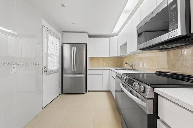 property at 3401 N Country Club Dr