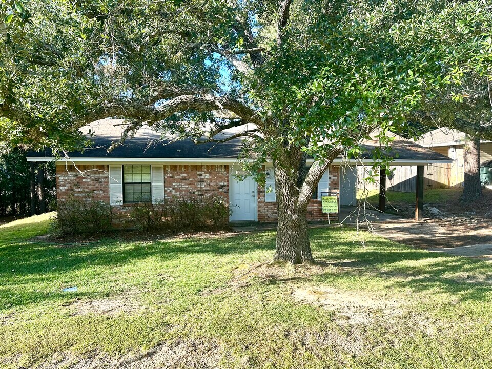 102 Conifer Dr in West Monroe, LA - Building Photo