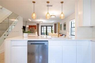 576 Westree Ln in Plantation, FL - Building Photo - Building Photo