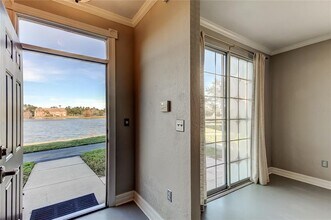 9750 Lake Chase Island Way in Tampa, FL - Building Photo - Building Photo