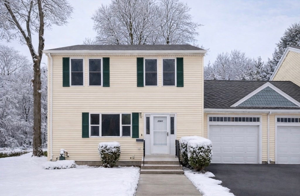 1083 Main St in Walpole, MA - Building Photo