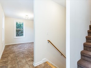 68 Maple St-Unit -2 in Bloomfield, NJ - Building Photo - Building Photo