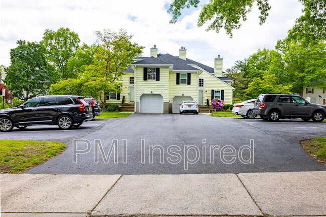 2404 Buckingham Cir in Middletown, NJ - Building Photo - Building Photo