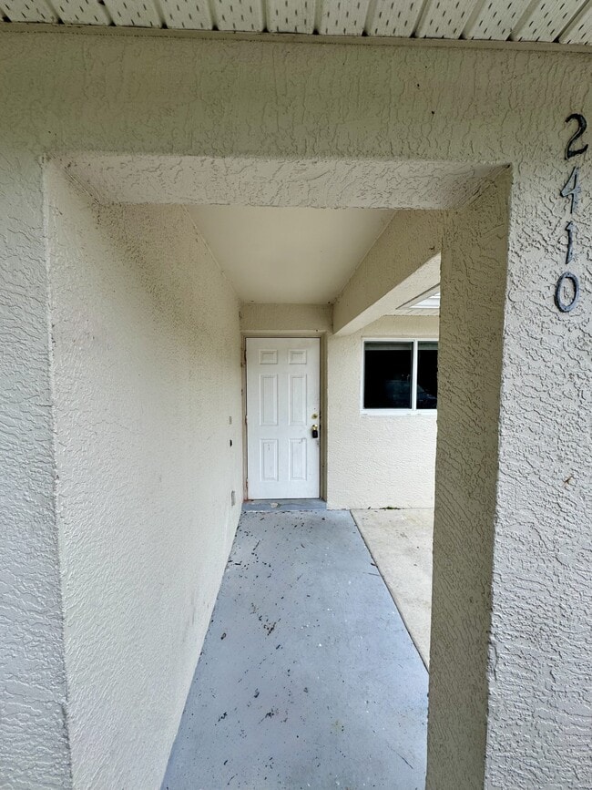 2410 George Ave S in Lehigh Acres, FL - Building Photo - Building Photo