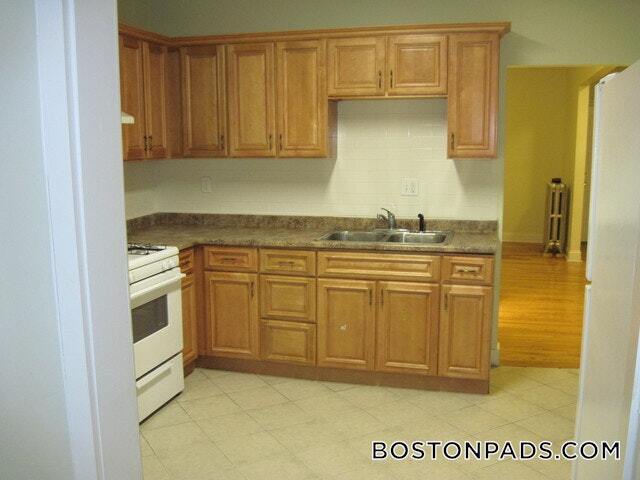 27 Fessenden St in Boston, MA - Building Photo