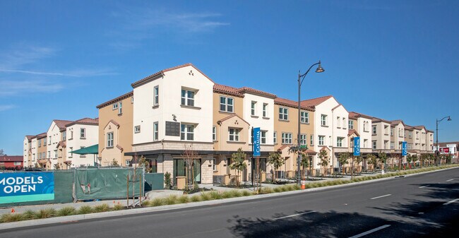 Catalina in Santa Clara, CA - Building Photo - Building Photo