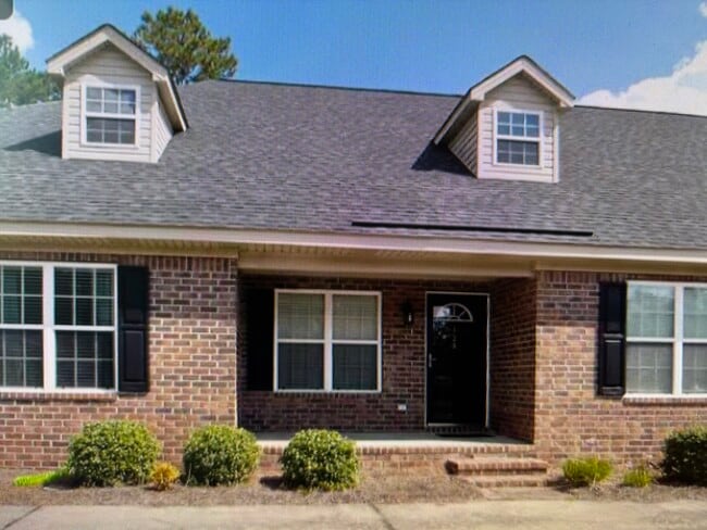 property at 110 Lakeview Commons Dr