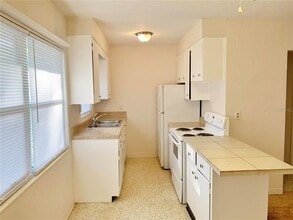 5957 S Beneva Rd in Sarasota, FL - Foto de edificio - Building Photo