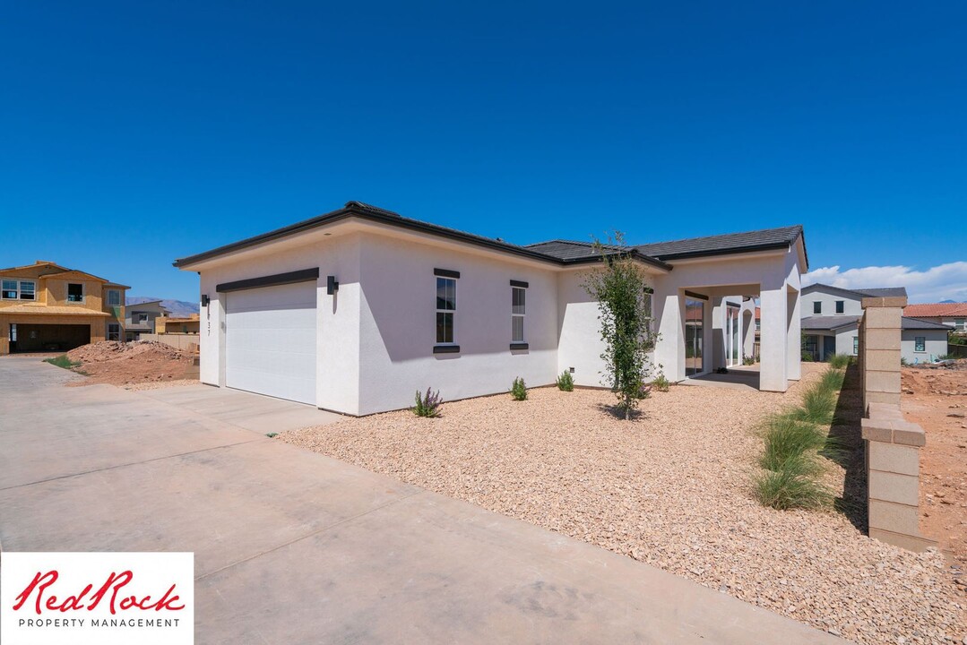 737 W Claystone Dr in Saint George, UT - Building Photo