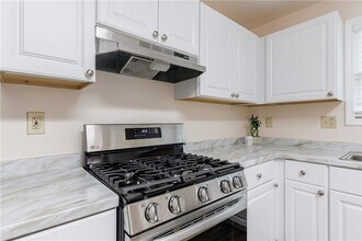 1248 Falling Water Dr in Smyrna, GA - Building Photo - Building Photo