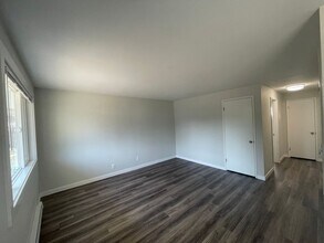 515 16th Ave W in Kirkland, WA - Building Photo - Building Photo