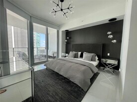 851 NE 1st Ave in Miami, FL - Building Photo