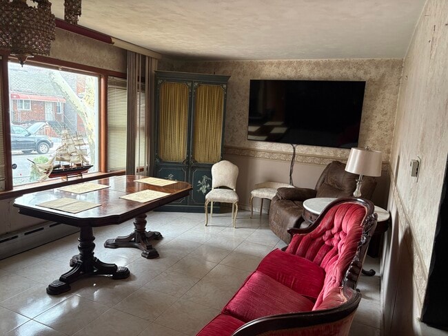 property at 752 E 88th St