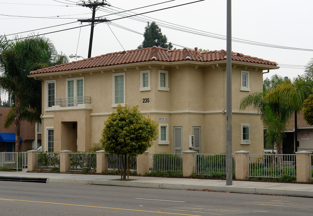 235 W La Veta Ave in Orange, CA - Building Photo