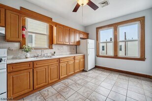 410 E Kinney St in Newark, NJ - Building Photo