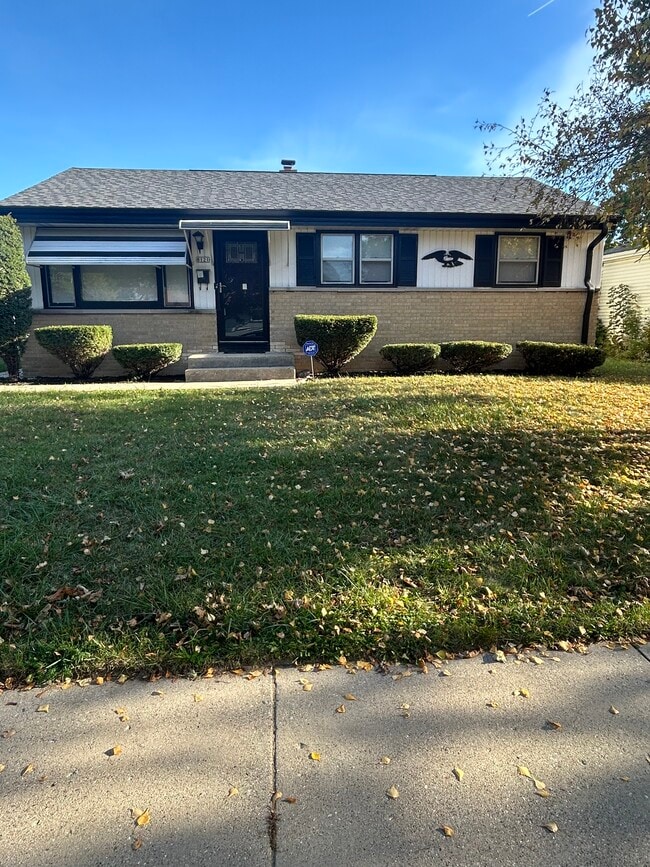 property at 8121 W Glen Ave