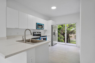 Avondale Parkside in Pompano Beach, FL - Building Photo - Interior Photo