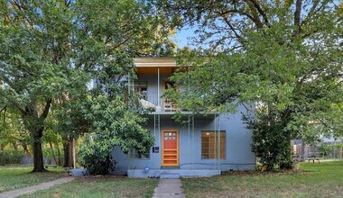 1302 Kirkwood Rd in Austin, TX - Building Photo - Building Photo